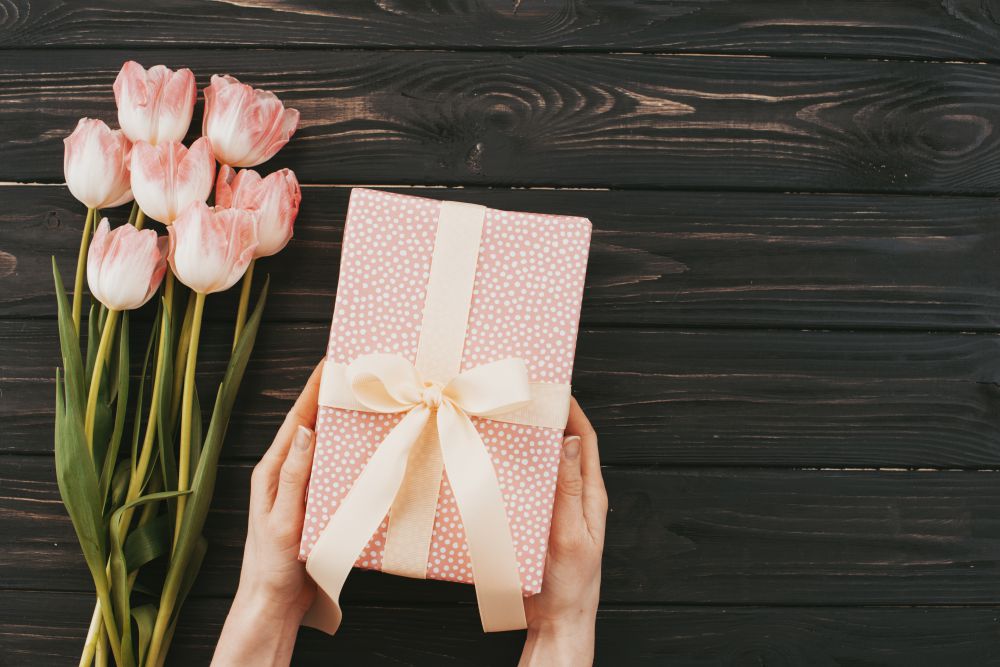 A c�ges n�napi aj�nd�k �tletek lehetnek ak�r apr�s�gok is.